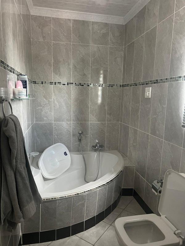 5 Bedroom Property for Sale in Kgabalatsane North West